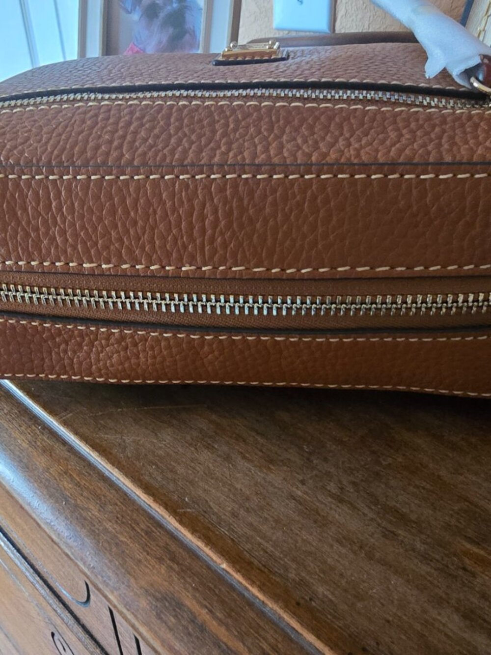 Pebble Grain Camera Zip Crossbody - Picture 4 of 14